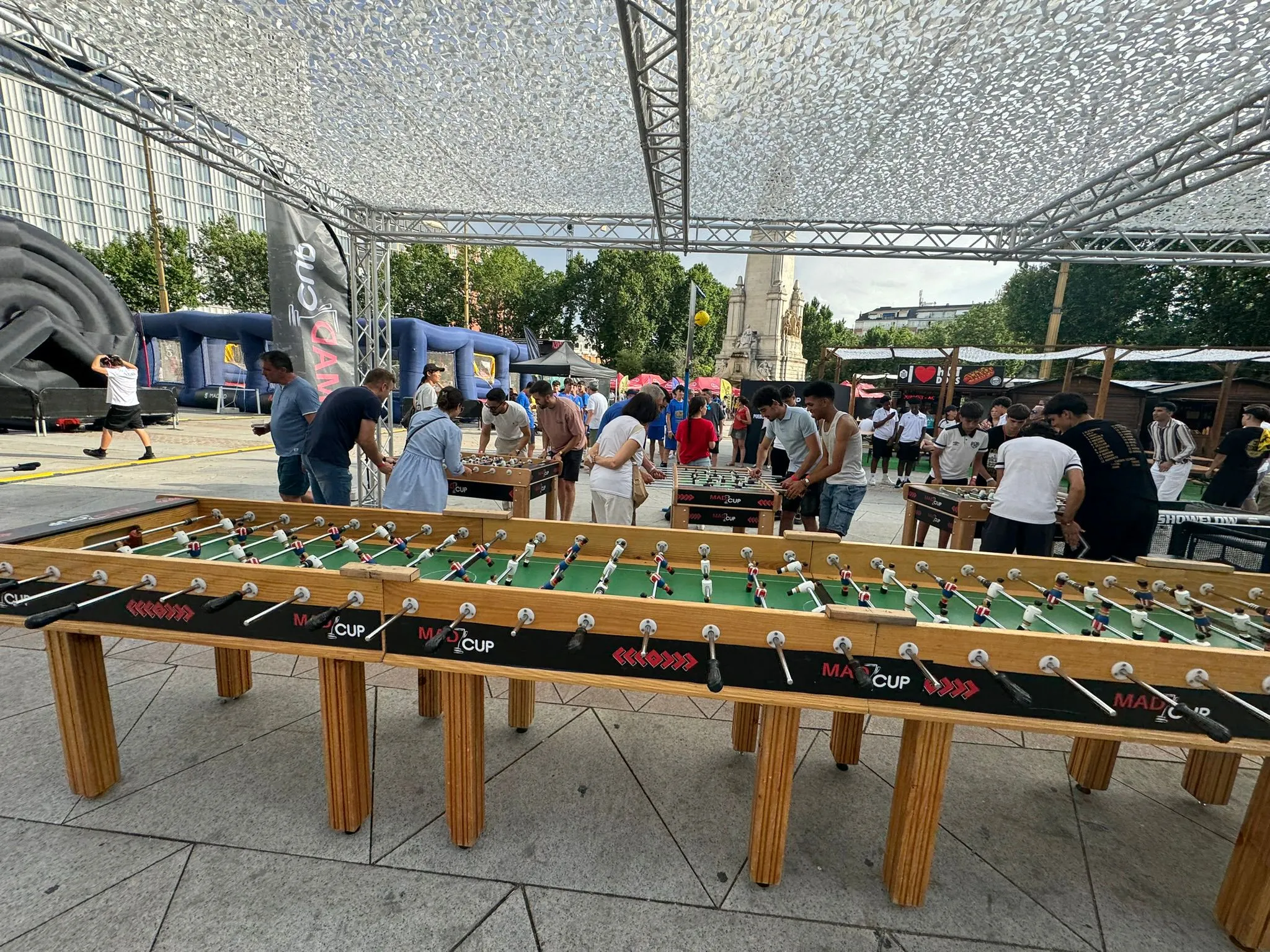 El futbolín gigante siempre es súper divertido e impactante visualmente