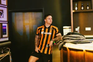 Álvaro López repasando mentalmente su rutina antes de subir al escenario