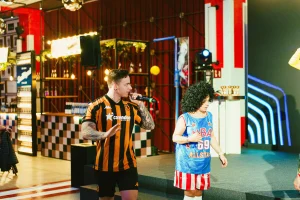 Álvaro López animando la jornada