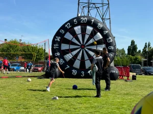 Los dardos fútbol también son ideales para el aire libre