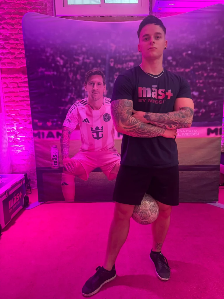 Álvaro López, CEO de ShowFlow en su participación en el pop up de +By Messi