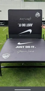 Las mesas de Teqball son fáciles de plegar y transportar